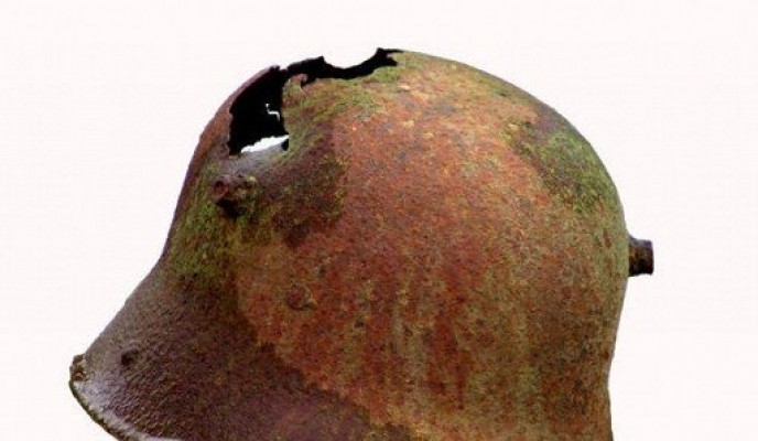 big_rusty-german-helmet-1313426
