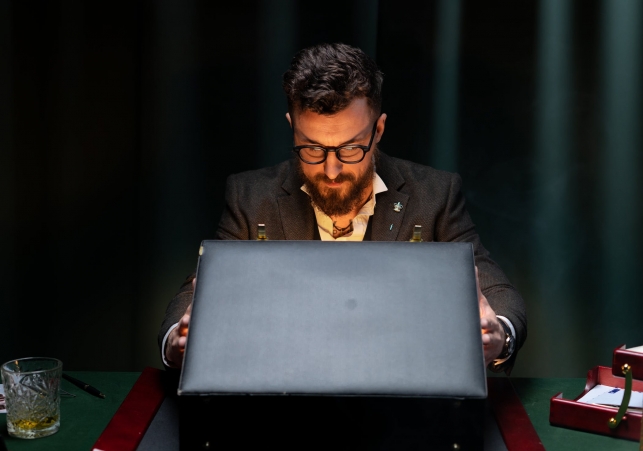 gdzie jest czarny neseser